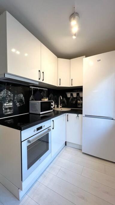 New Modern Apartments In The City Center 나르바 외부 사진